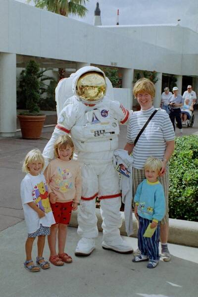 Kinder und
Astronaut